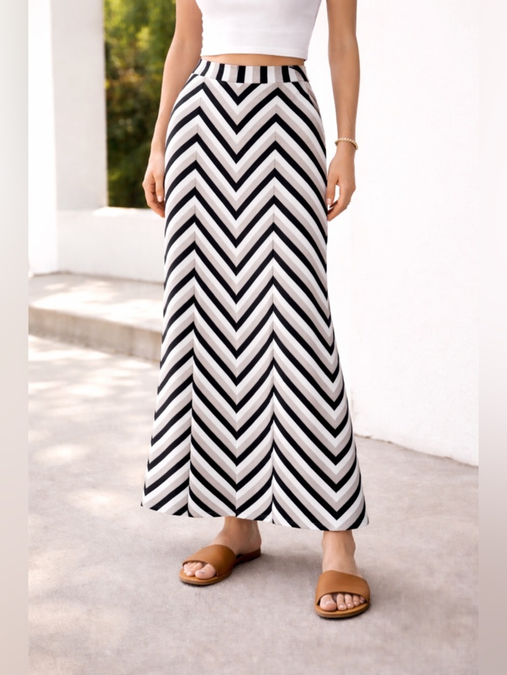 bebe Black,Tan & White Chevron Maxi Skirt XS